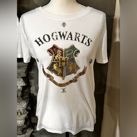 Harry Potter Hogwarts White Tee Shirt - Picture 1 of 5